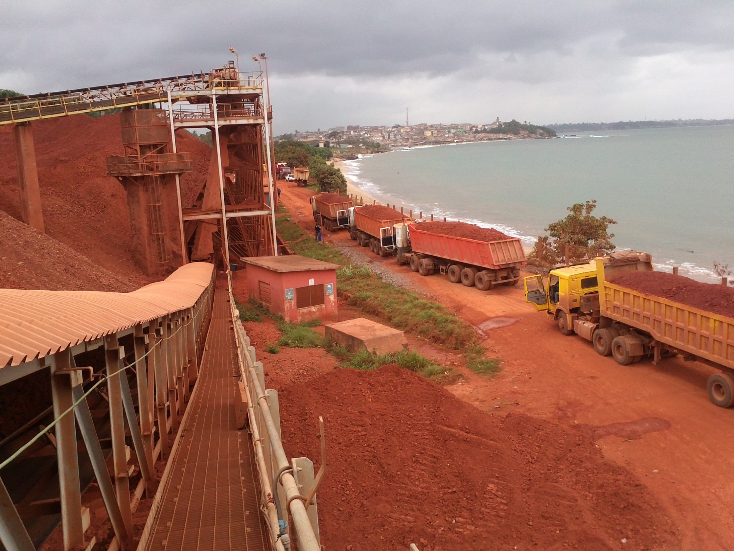 Ghana signs $1.2 billion deal to develop its bauxite resources