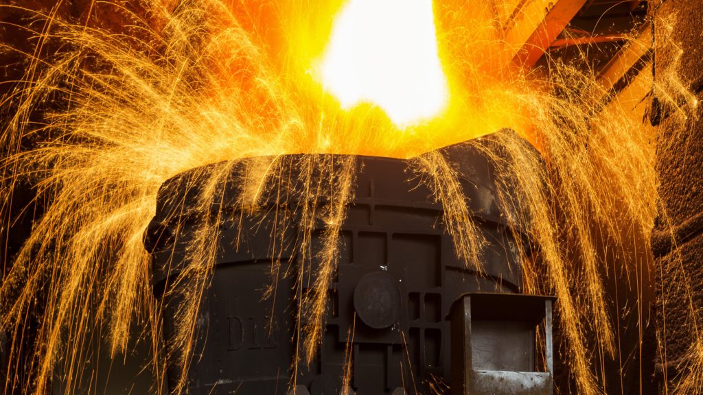 Iron ore price tumbles as covid-19 surge in China dims growth outlook