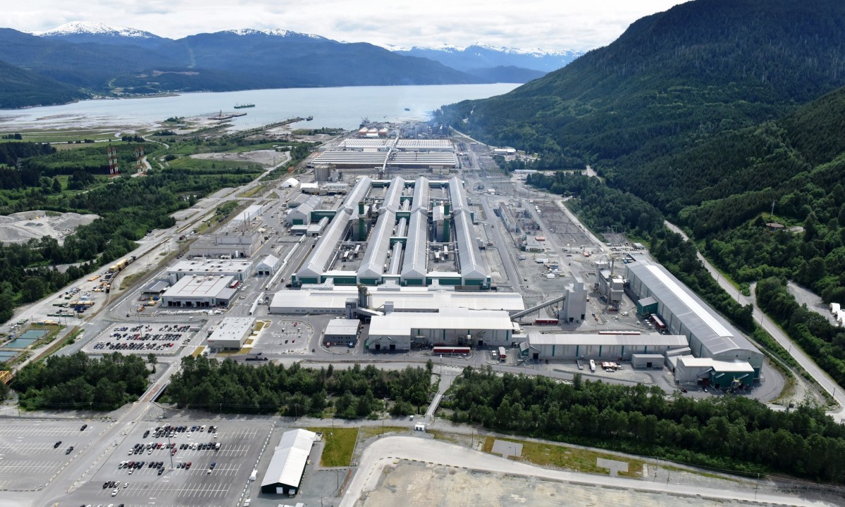 Alcoa says workers back 2024 restart of aluminum smelter in Spain