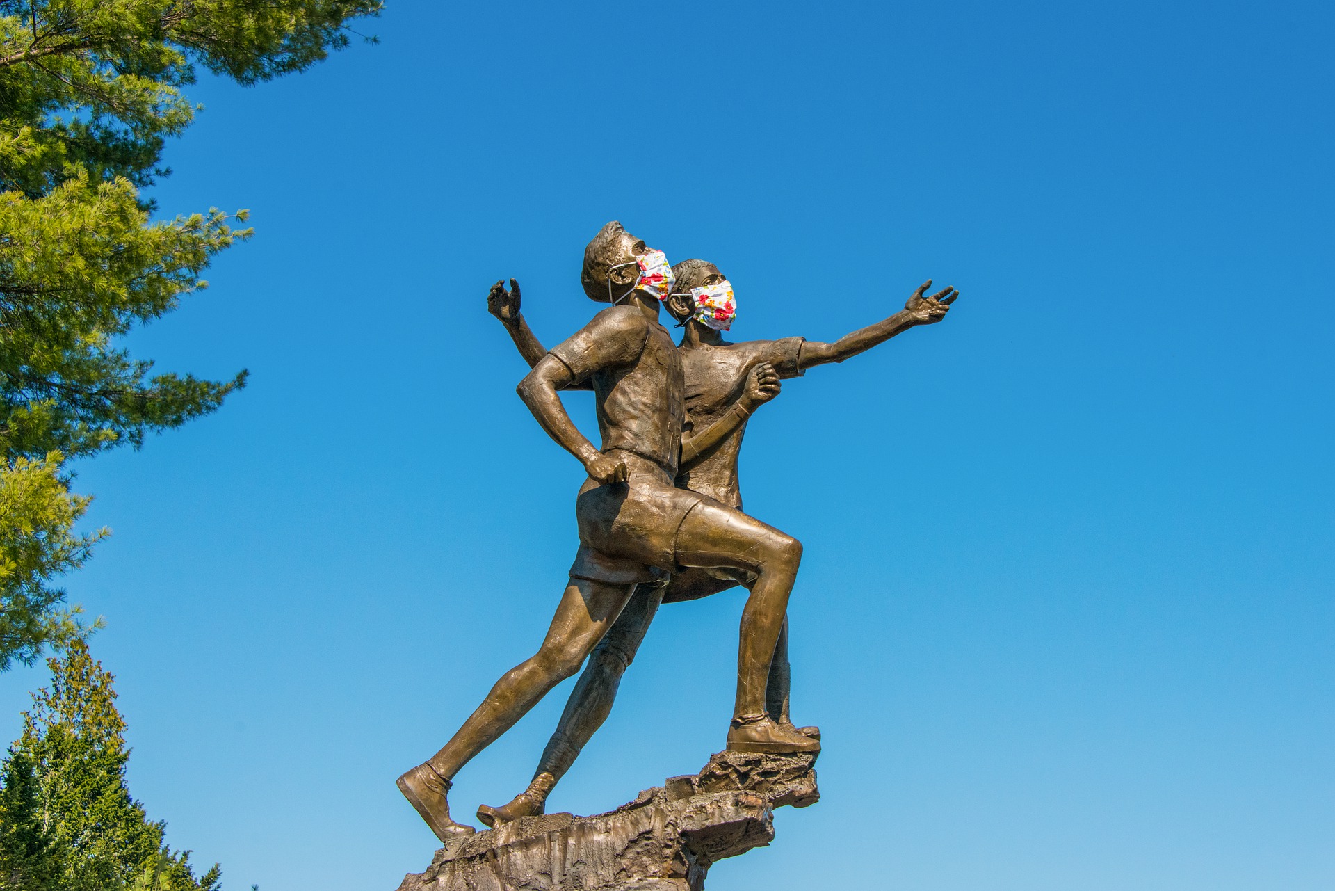 Gold price nears 1-week high amid rising omicron fears