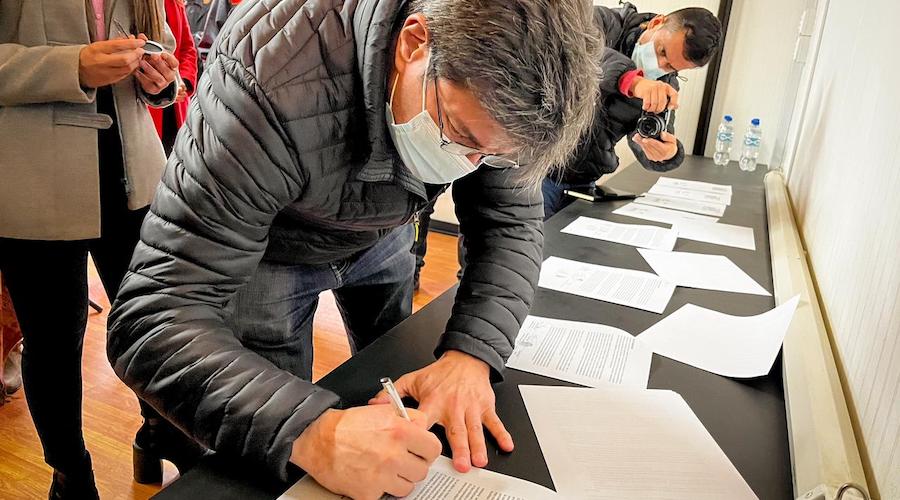 Three Chilean communities maintain protest against Los Pelambres copper miner