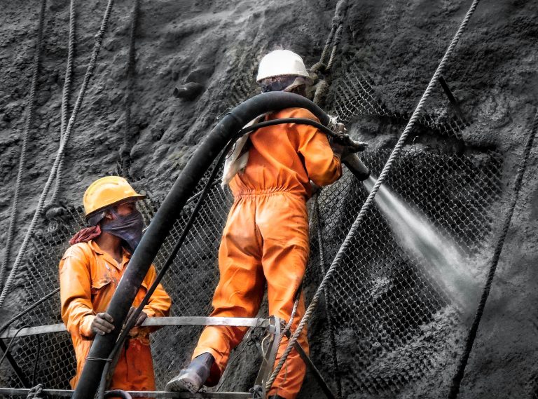 To rescue 10 trapped miners, Mexico turns to German, US companies