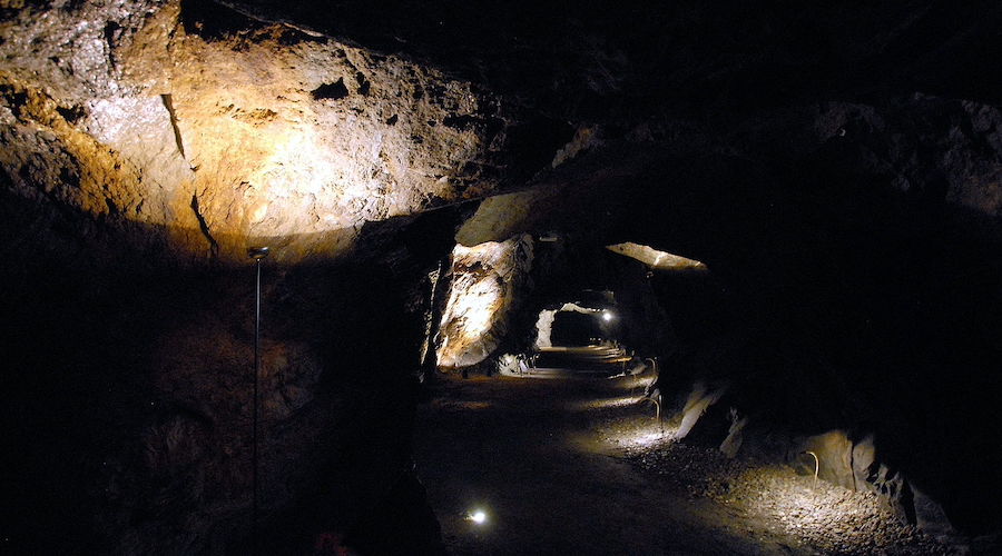 Seismic device made for extraterrestrial research useful to monitor CO2 levels at mine sites