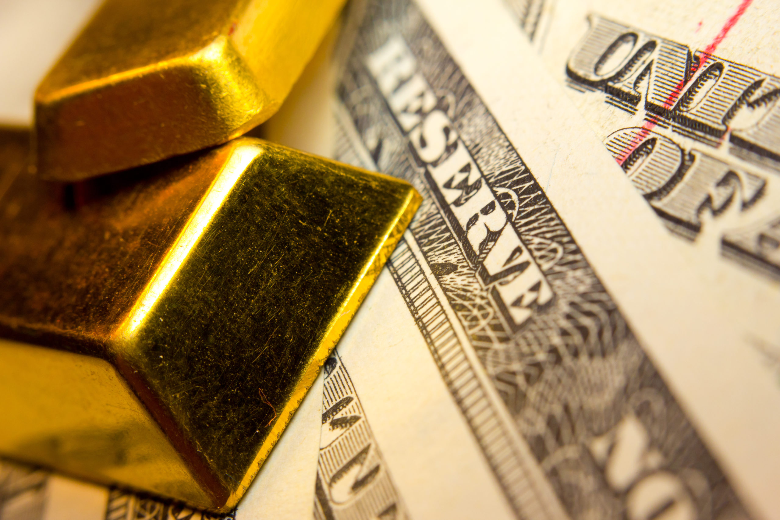 Supreme dollar rules the roost in gold market