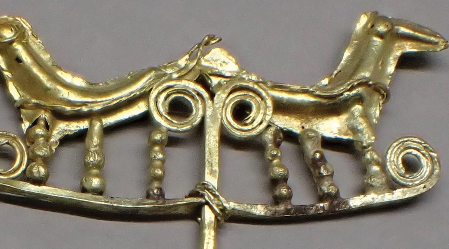 Gold pin from Poliochni