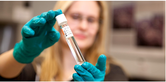 De Beers Group awards $33K in scholarships to women in STEM