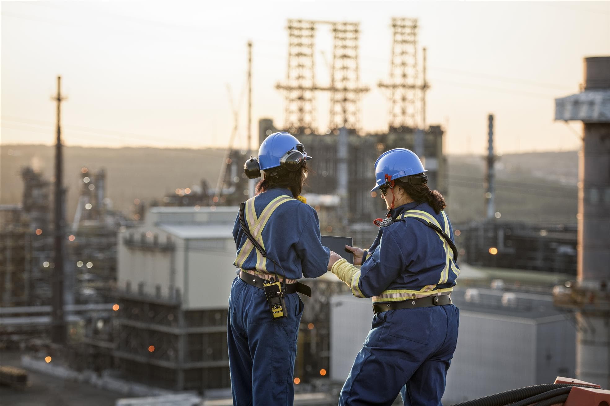 Suncor draws regulatory probe after deaths