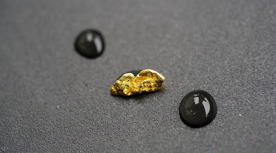 Researchers find new way to shape tiny gold pieces for electronics