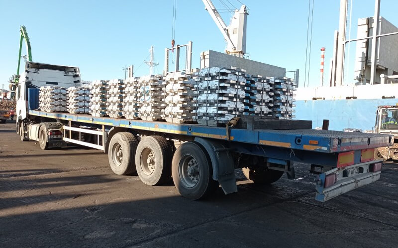 Aluminum trader’s huge LME position ignites battle for stock