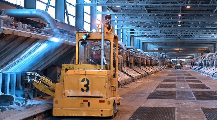 Power group EDF signs 10-year contract with aluminum firm Trimet France