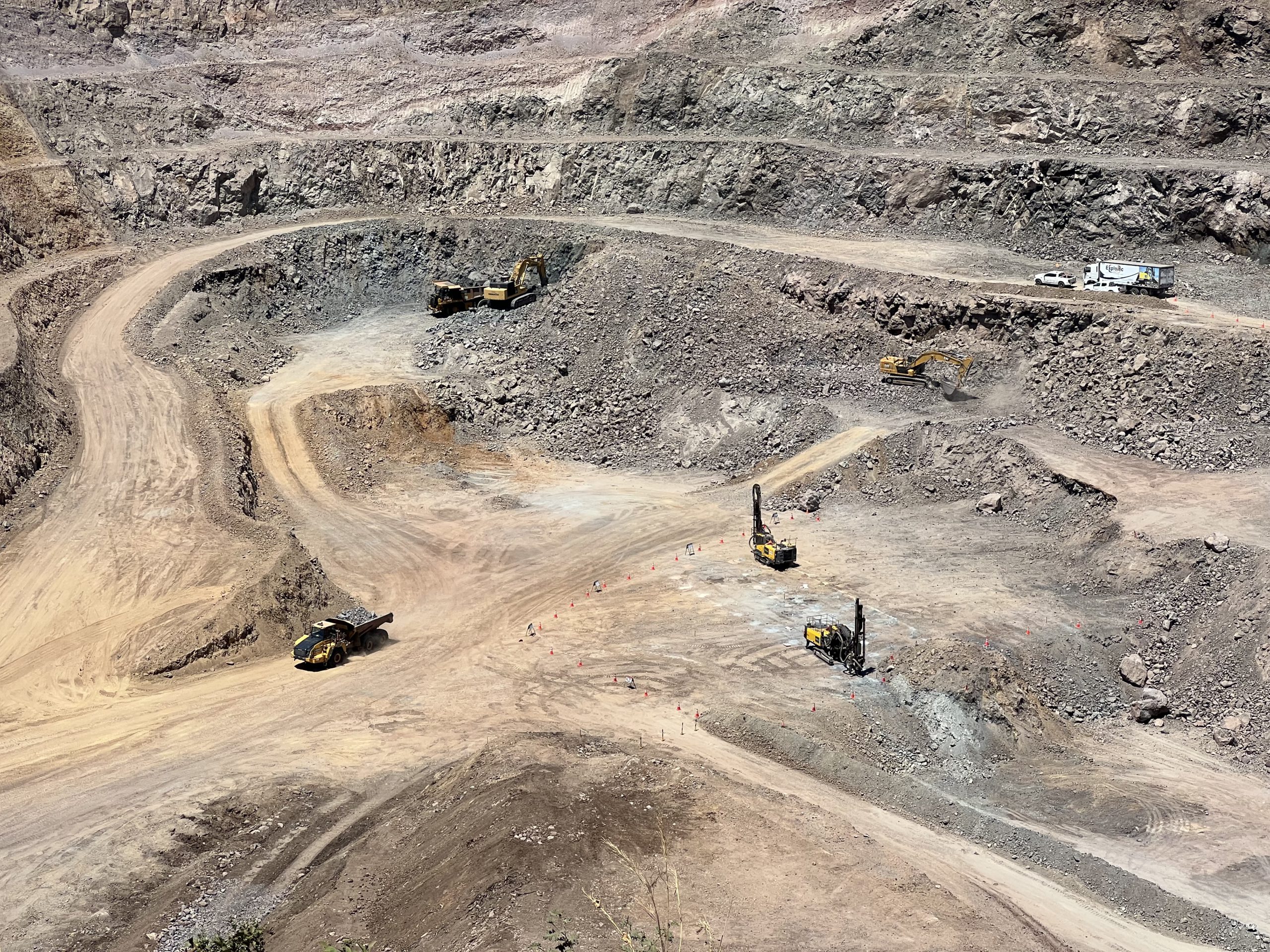 Calibre shares pop on series of Panteon VTEM corridor discoveries