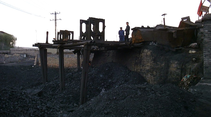 China issues rebuke over coal deaths, adds mines to favored list