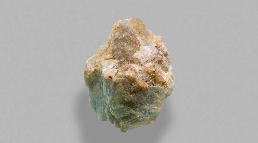 Common mineral plays key role in cloud formation