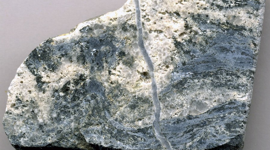 Molybdenum-ruthenium catalyst helps produce green fuel from water