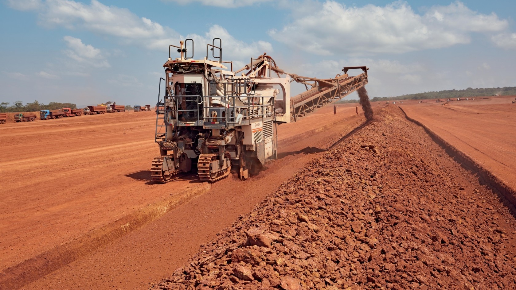 Guinea’s SMB to invest up to $1 billion to boost bauxite exports