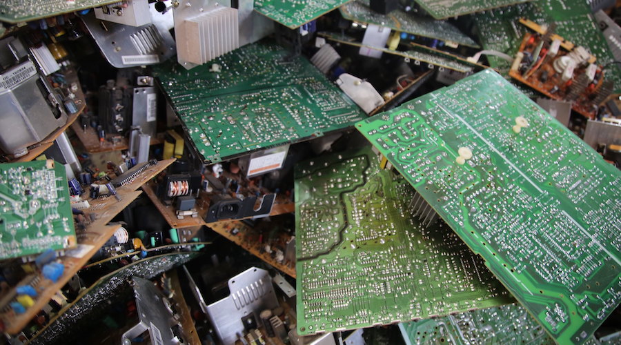 Saline solution-based method efficiently recovers critical minerals from e-waste