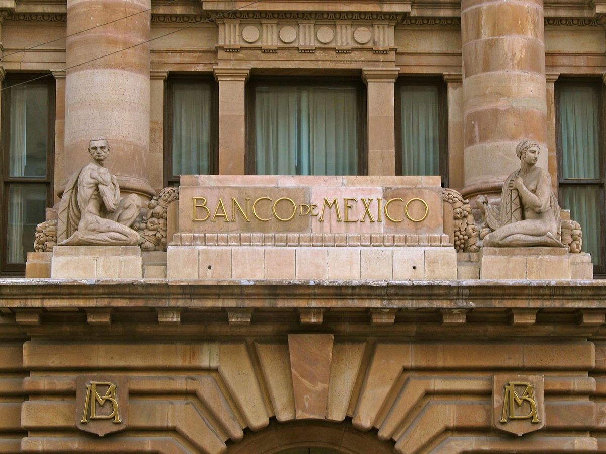 Central bankers make rare comments in favor of bigger gold stash