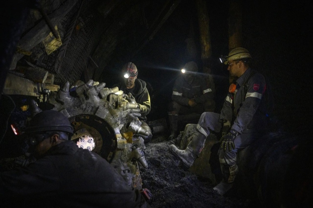 Ukraine’s key coking coal mine still operating as Russians close in