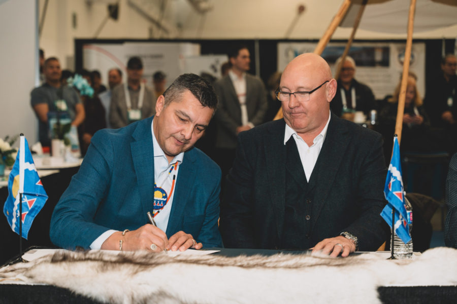 Fortescue, Tłı̨chǫ Government sign MOU at AME Roundup