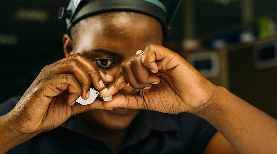 Botswana seeks control of De Beers
