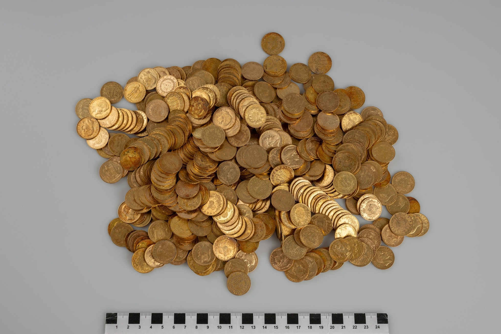 Czech hikers find $680,000 worth of gold coins, jewelry