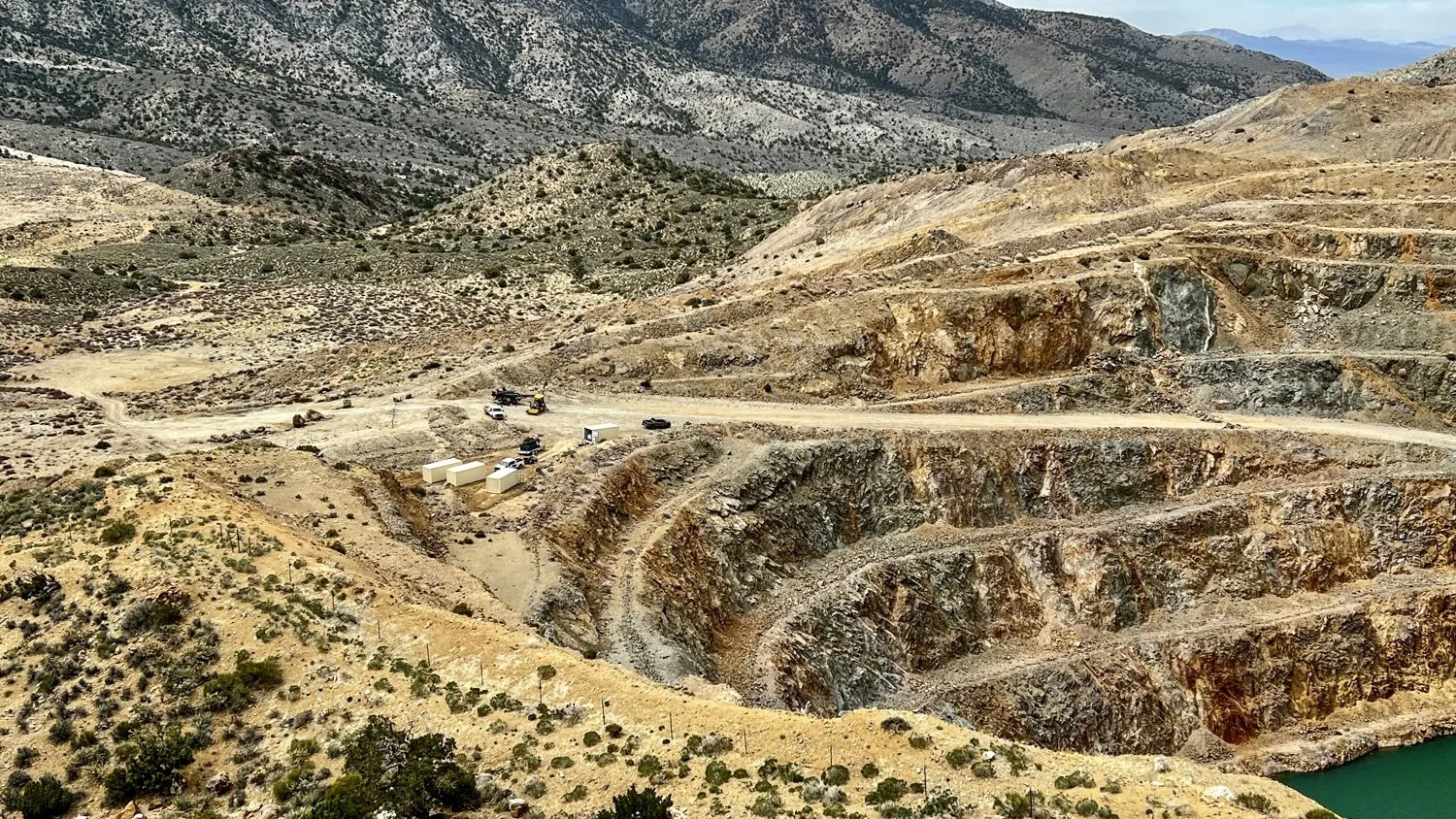 Dateline begins sampling on gold-REE project in California