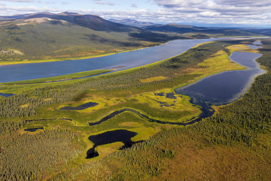 US transfers acreage near proposed mining road to Alaska native group
