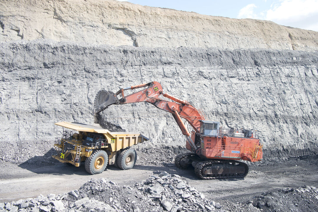 Anglo-Peabody mine tussle leaves Indonesian mining firm seeking new coal assets